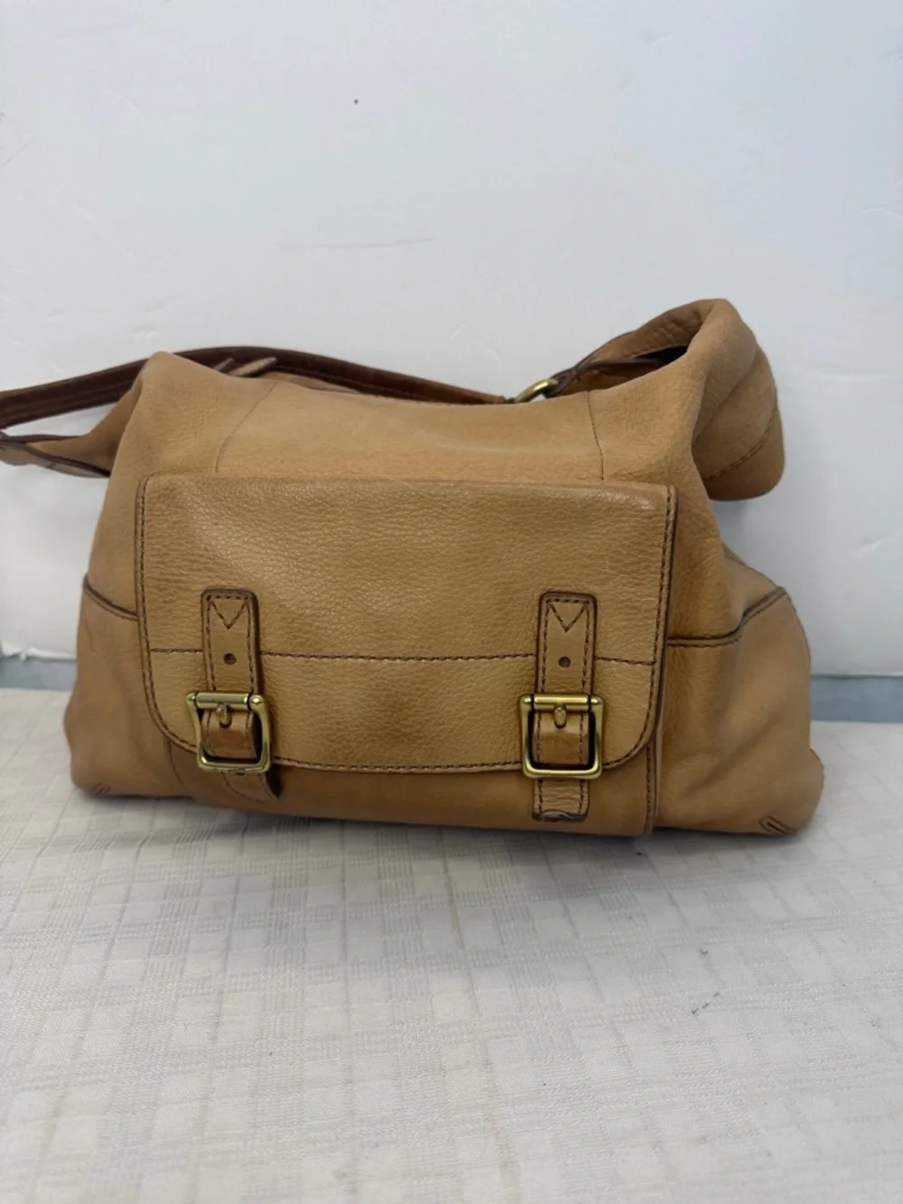 FOSSIL Medium Tan Brown Leather Buckle Pocket Large Hobo Shoulder Bag Purse EUC.